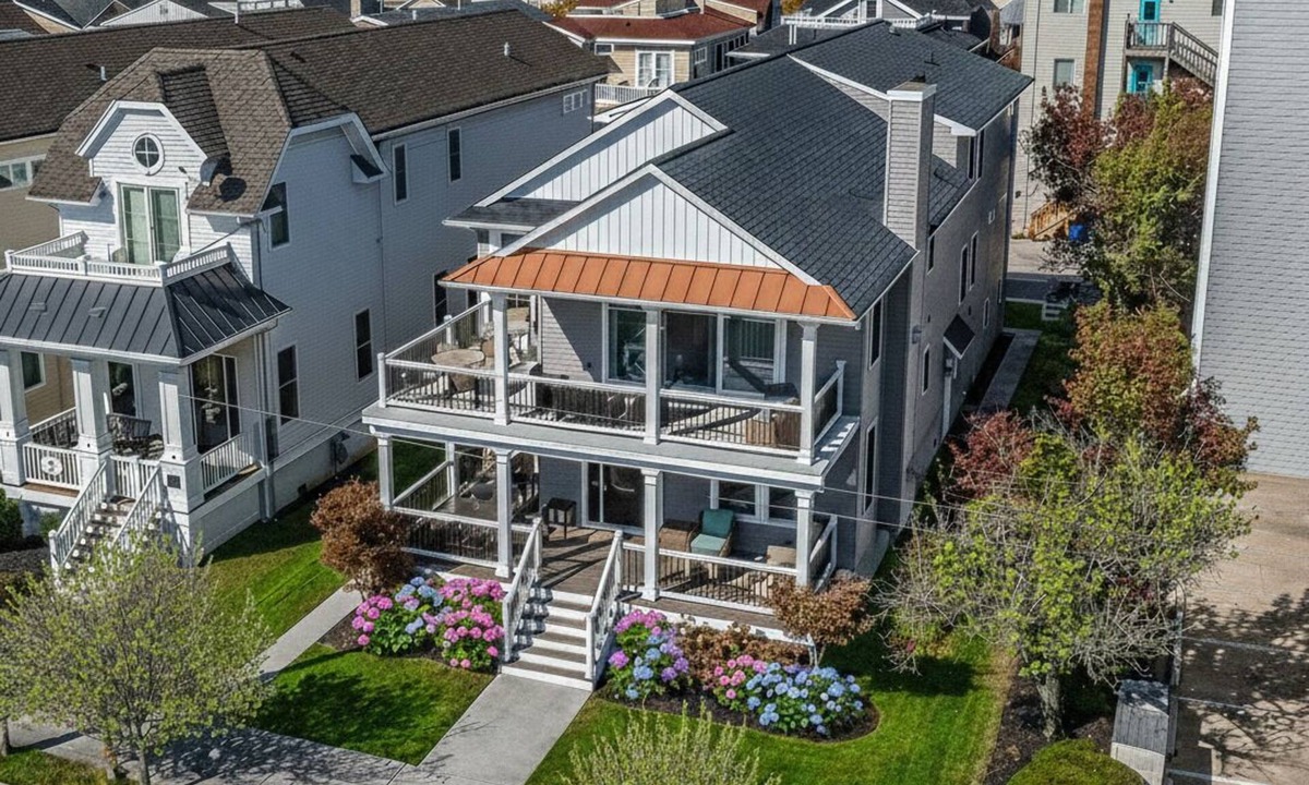 North End House | Large 12BR/8.5 BA w/Elevator & Parking for 6 cars