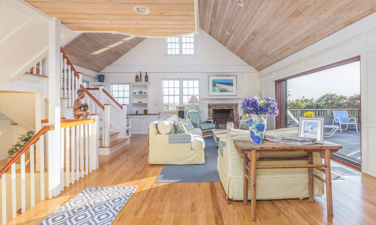 Polpis House | Large beautiful home near Quidnet Beach