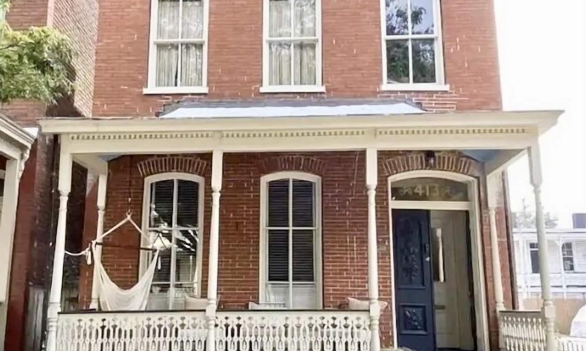 Monroe Ward House | Large City Center House - 7 BEDS/2 BA w/parking