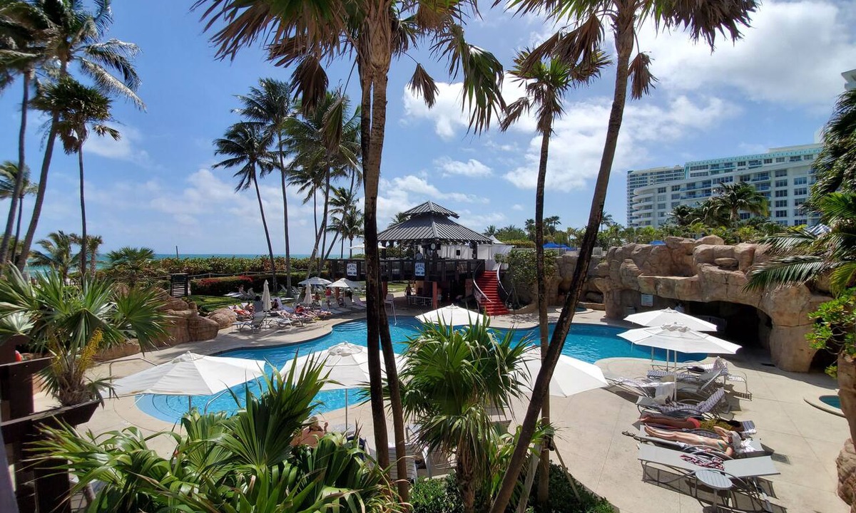 Mid Beach Apartment | Large Connected Spacious 5-Bedroom Sunset Suite 141921