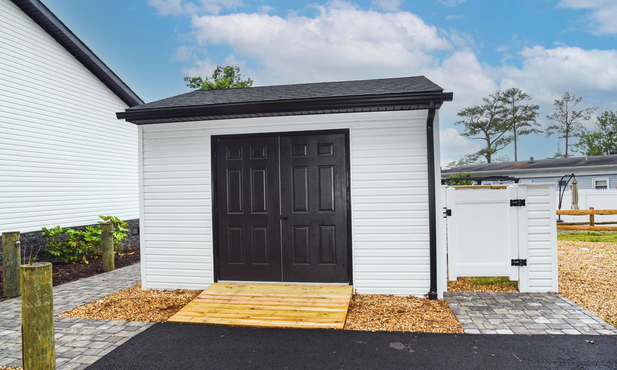 Long Neck House | Large family fun home, pools, beach, pet friendly!