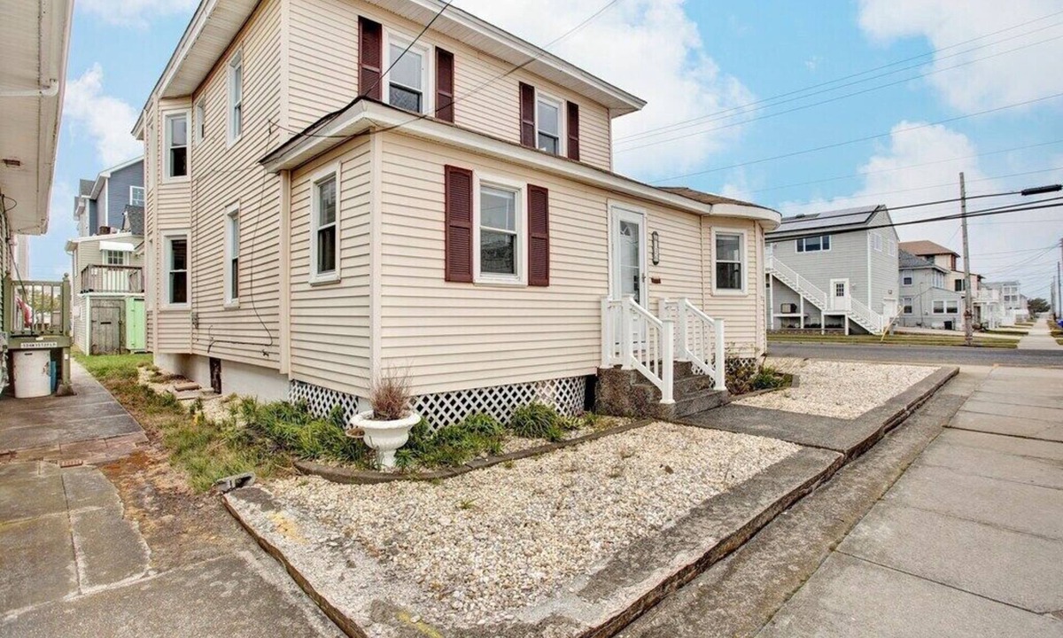 Anglesea House | LARGE PRIVATE HOUSE! CLOSE TO BAY & NORTH WILDWOOD NIGHT LIFE! WALK TO BEACH!
