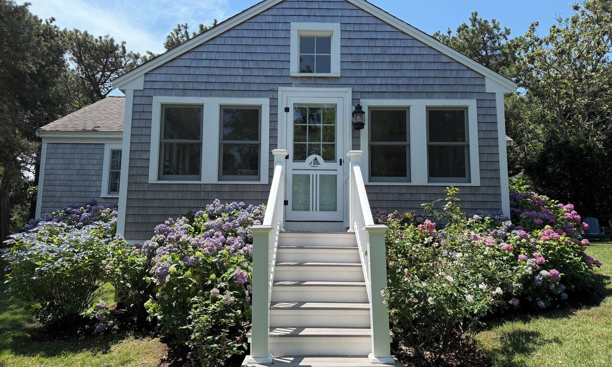West Chatham Cottage | Large Yard, Quiet; 300 Yd on Sidewalk to Hardings Beach