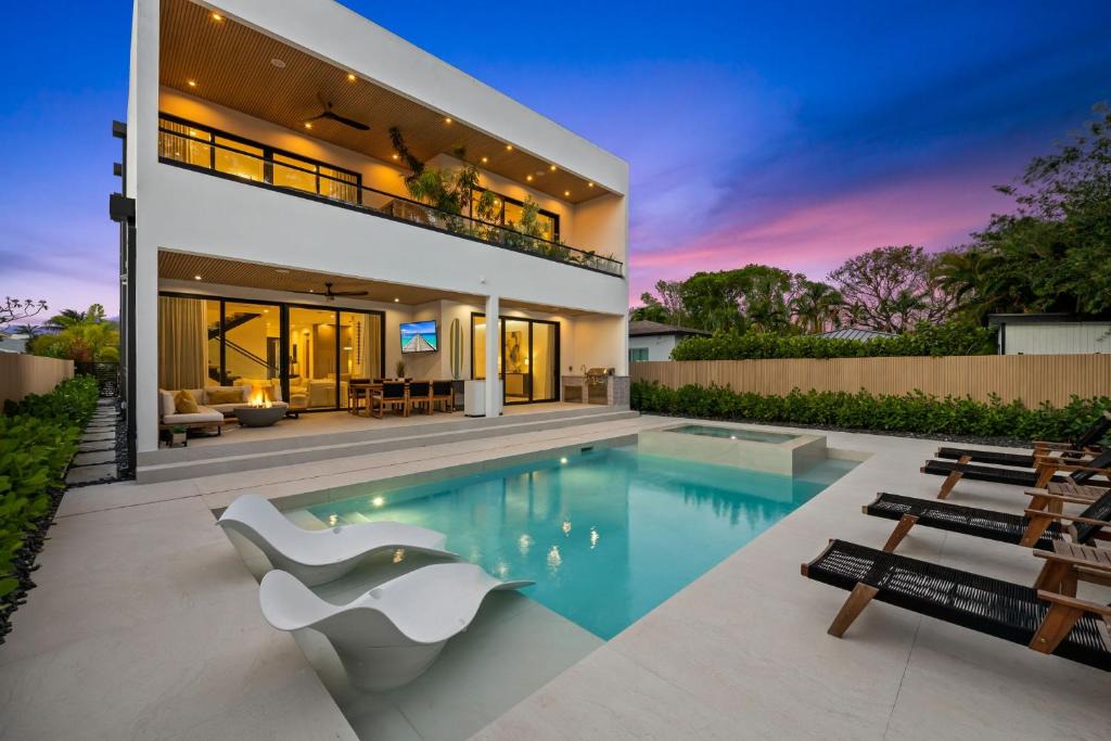 Victoria Park House | Las Olas nights beach days right at your door