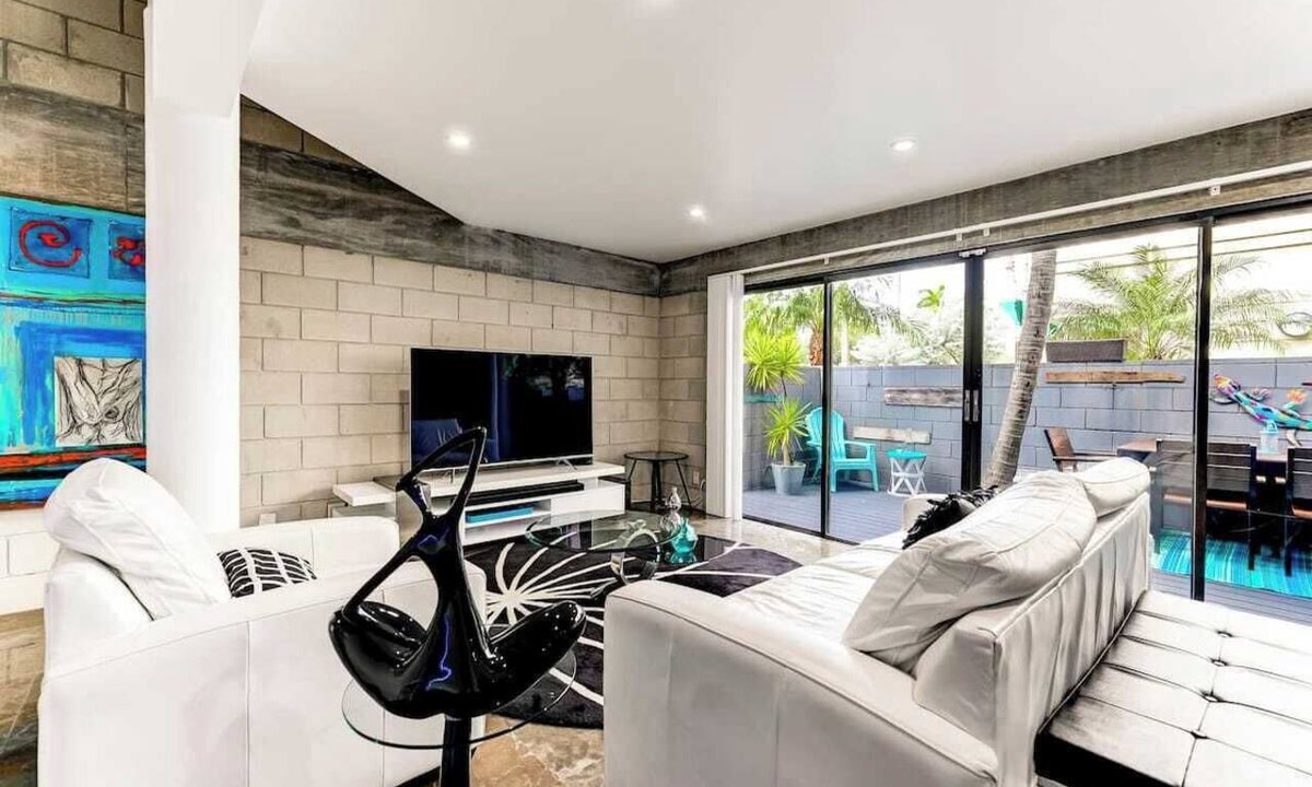 Hendricks and Venice Isles Apartment | Las Olas Triplex w/Water View, 5min to Beach