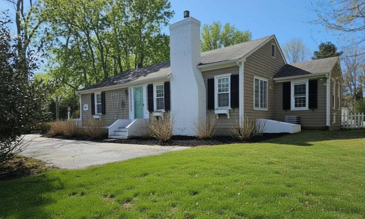 Harwich Center House | Last Minute Summer Availability (2442)