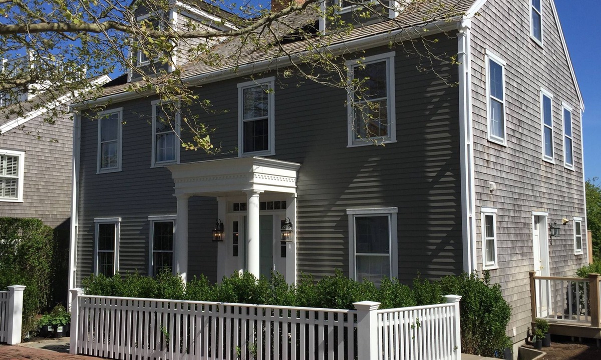 Nantucket Town House | Last week of Aug open, enjoy Labor Day on Nantucket. Fall dates available