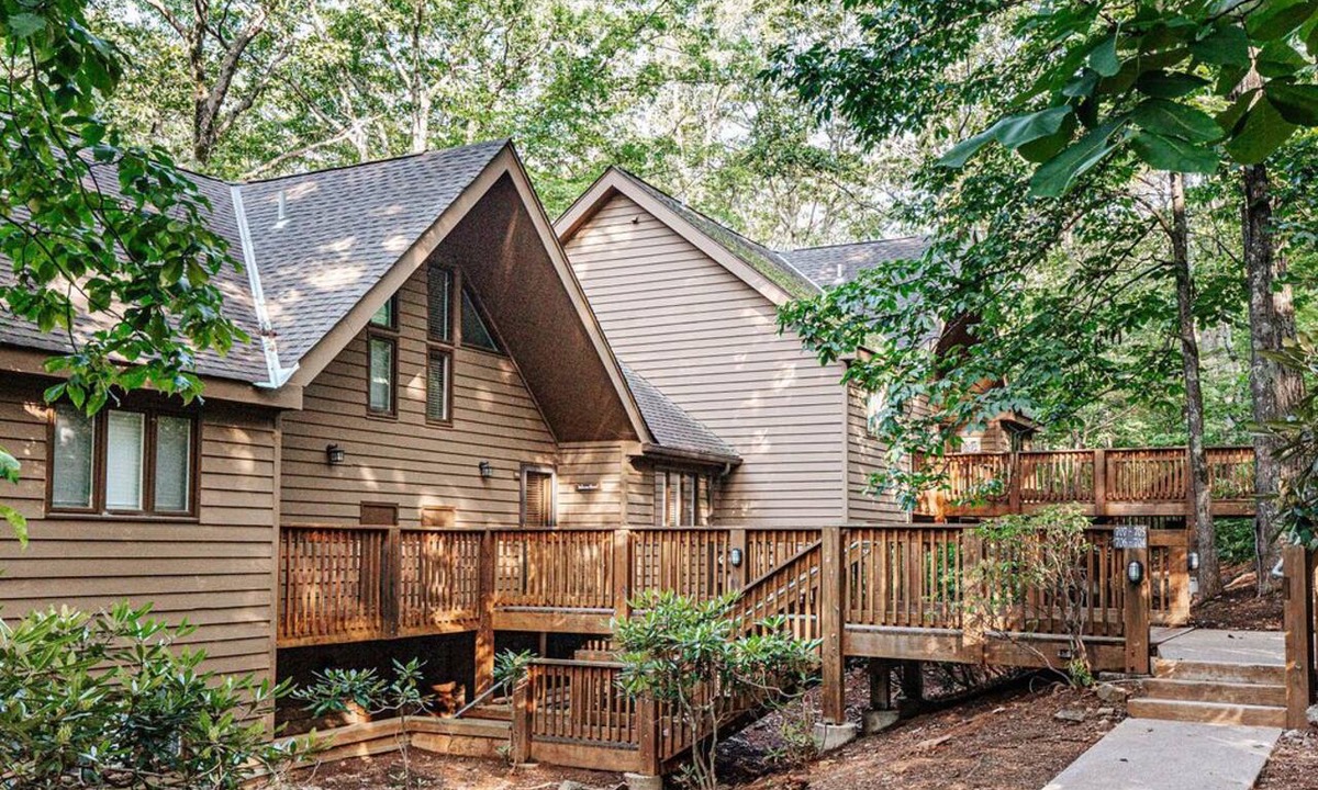 Wintergreen Apartment | Laurelwood Hollow: Walk to Ski & Swim