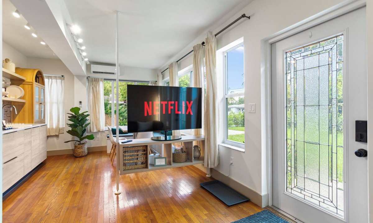 Miami Shores House | Lazzo: 2-bedroom unit in delightful Miami with cool AC for relaxing stay