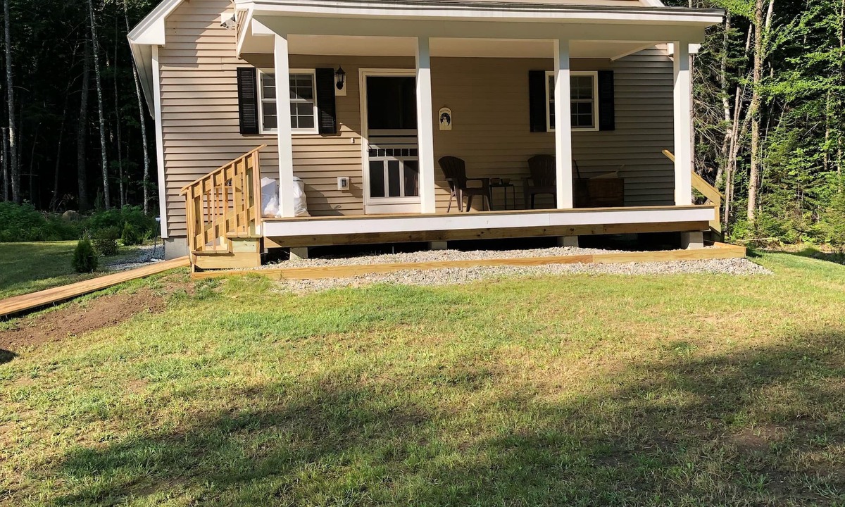 Danbury House | Less than 1 mile from Ragged Mountain