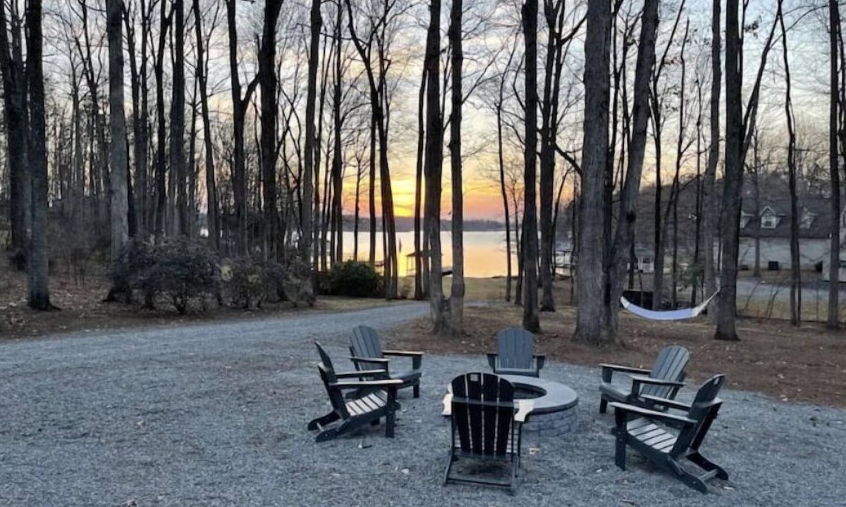 Bumpass House | License To Chill - Lakefront/Screened in Porch