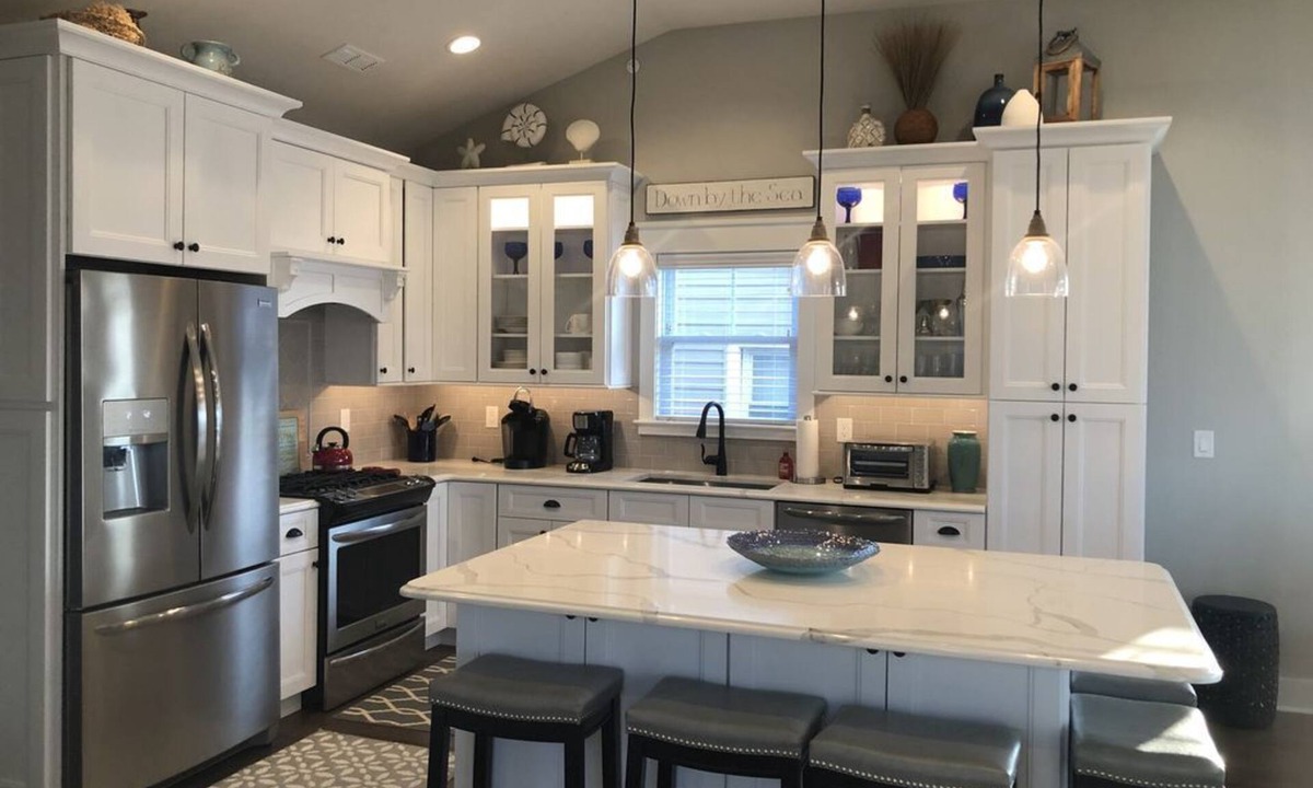 North End House | Linens included for Jan, Feb, March, April, Nov Dec new bookings- 8 BR 4 Bath