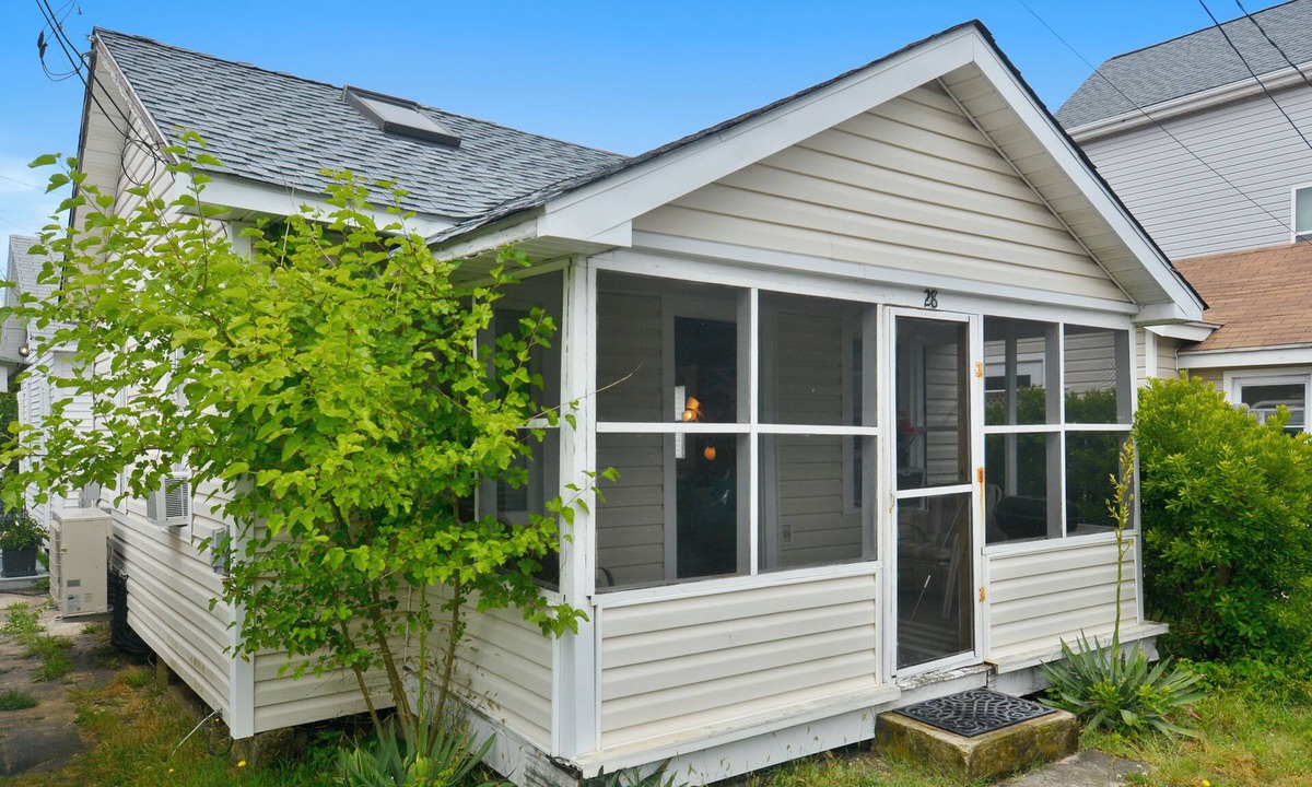 Rehoboth by the Sea Cottage | LINENS INCLUDED*! STEPS TO OCEAN, DEWEY BEACH, WALK TO RESTAURANTS & MORE. One story, 2 bedroom 1 bathroom, cottage just steps from the ocean.