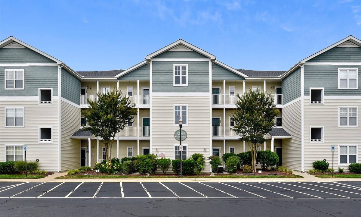 Villages of Five Points Condo | LINENS INCLUDED! TENNIS, POOL, PLAYGROUND, BOOK TODAY!