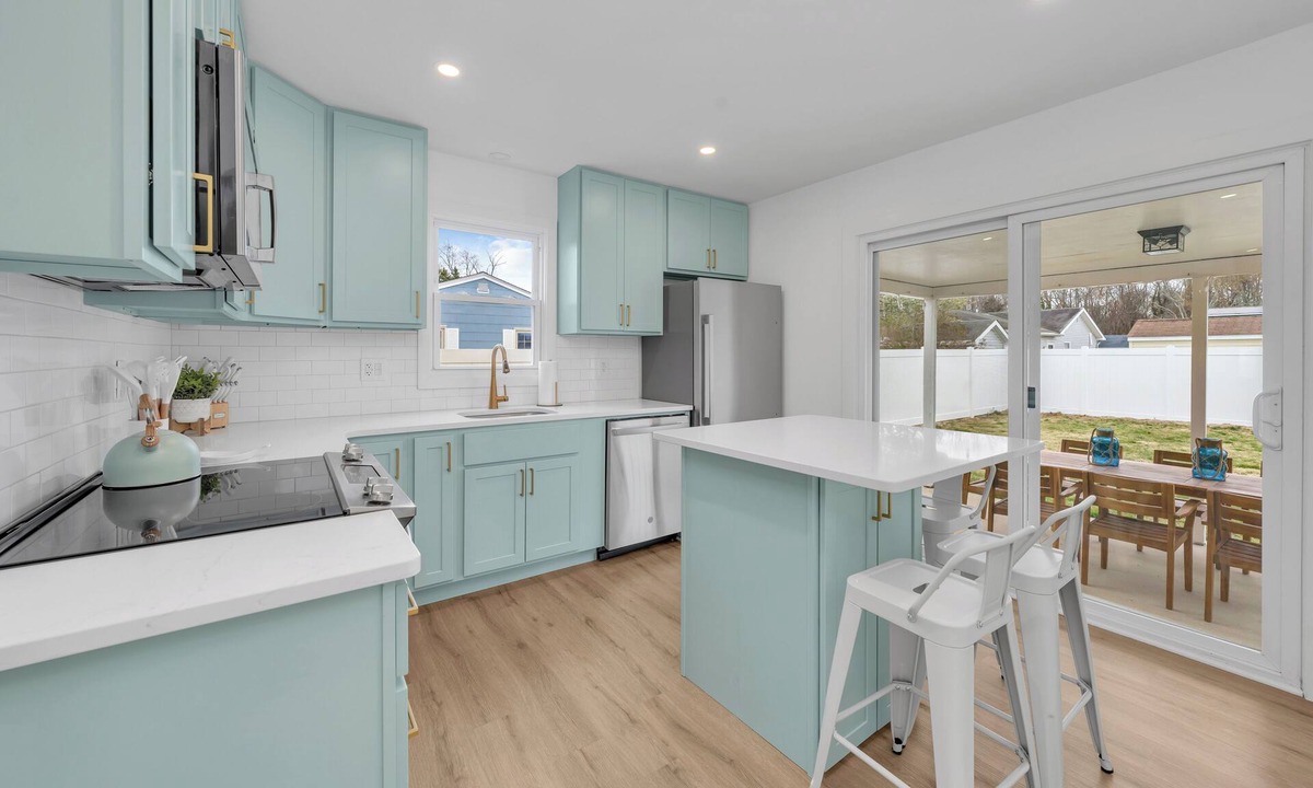 Villas House | Linens Included. Family Friendly. Outdoor TV and Shower. King Bed in Main BR