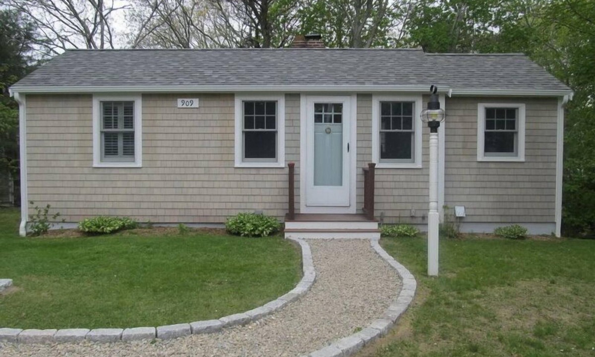 Osterville House | Little Gem walking distance to Osterville Village