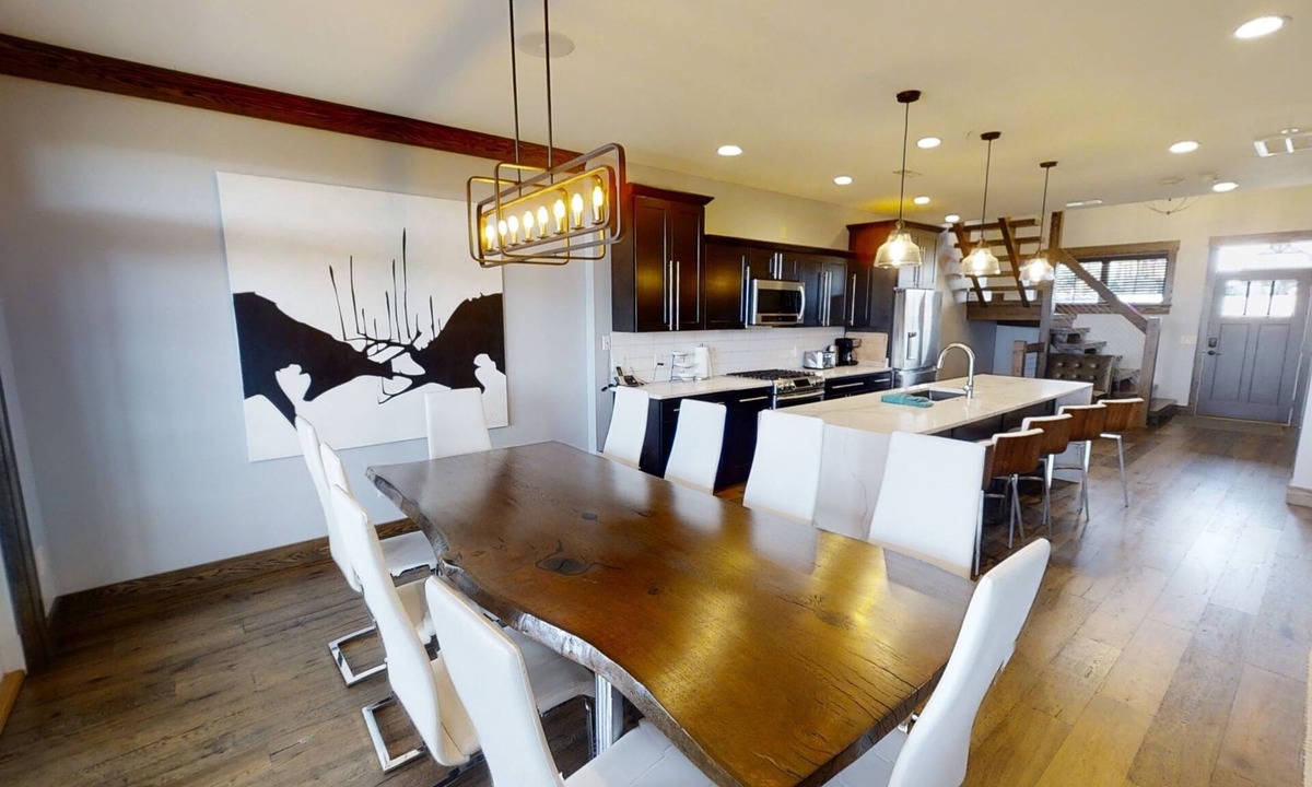 Edray House | Lively 8BR Mountain Home perfect for groups! by RedAwning