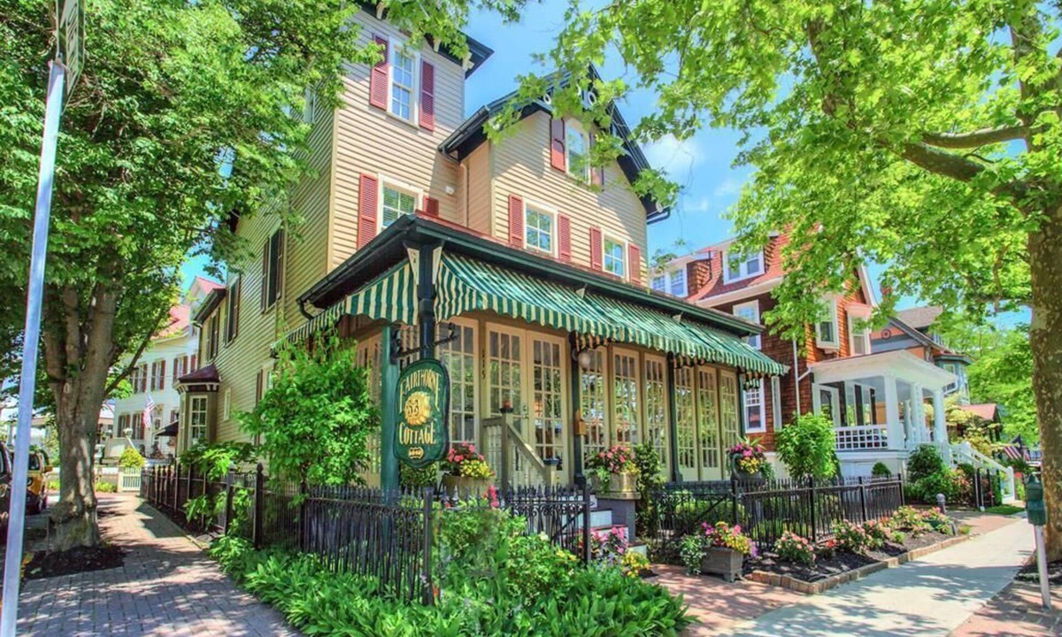 Cape May House | Located close to the beach and Washington Street Matt this 5 BR/5.5 BA home called The Fairthorne Cottage. Sleeps 10.