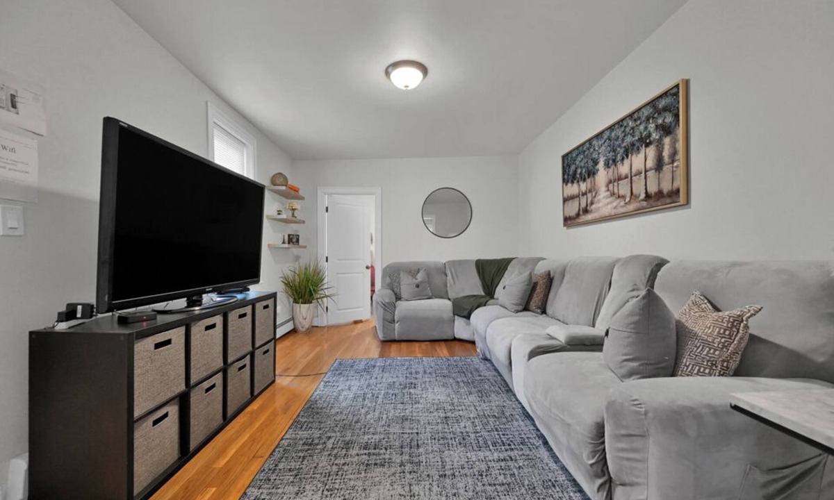 Central-Maverick Square - Paris Street Apartment | Location+Comfort+Convenience
