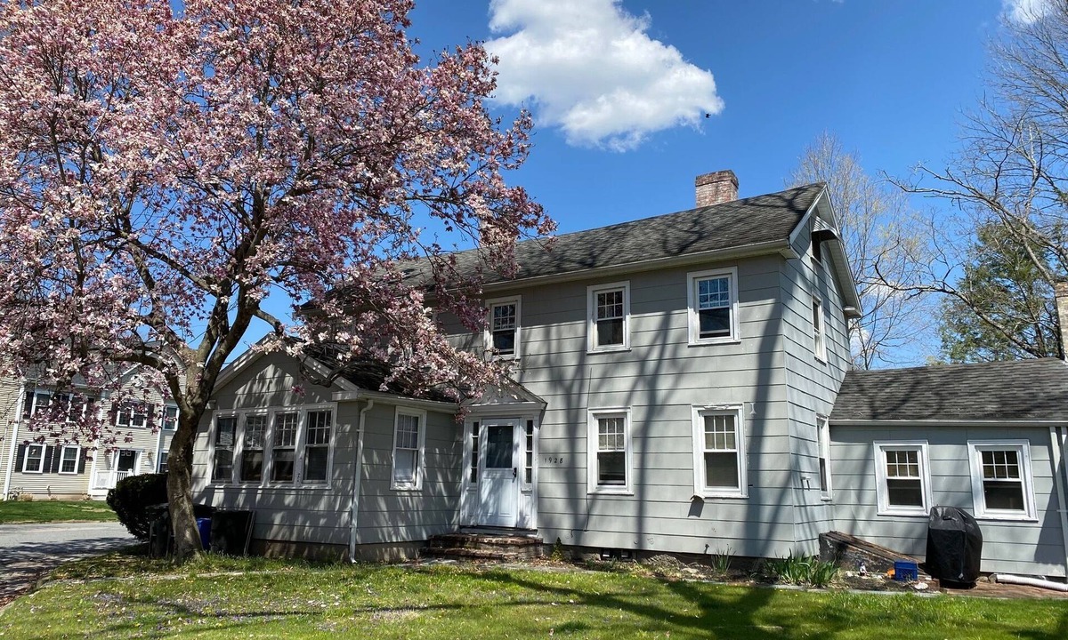 South Walpole House | Location, Location, Location! .9 mile walk to World Cup/Gillette Stadium.