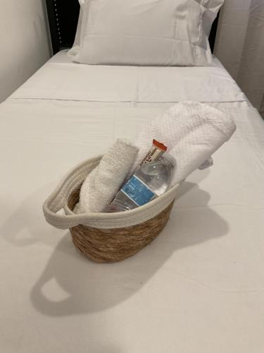 Hallandale Beach Hostel | Lola Place