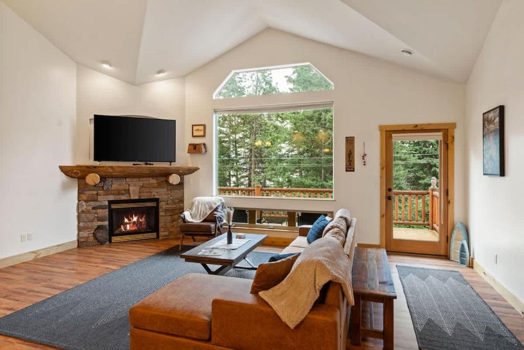 Somers House | Lookout Cabin at Flathead - Sleeps 7