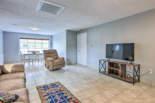 East Point Apartment | 'Loretta' Sun-Kissed Apt on Country Music Hwy