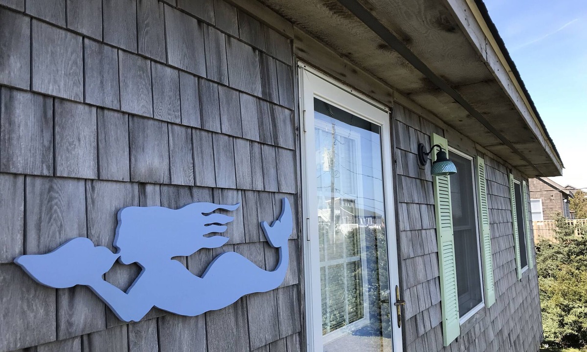 Palisade Acres Cottage | Lovely 3BR 2BA Oceanside Cottage, Hot Tub, Short Walk to Beach