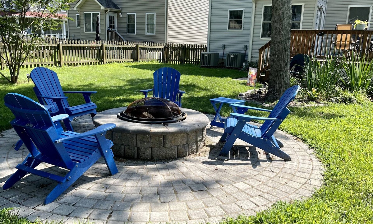 Colonial Beach House | Lovely 5 bedroom home with TVs in each room. Fast wi-fi, easy walk to beach.