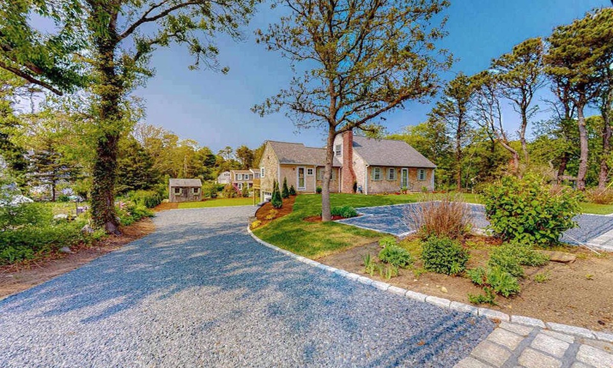 East Dennis House | Lovely dog-friendly home w/fireplace, central AC, full kitchen, & washer/dryer