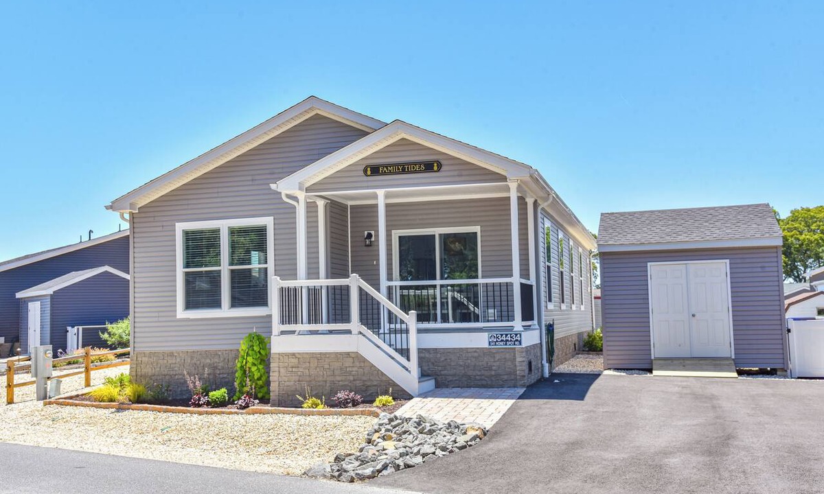 Long Neck House | Lovely home, beach, pools, family fun, pet friendly!
