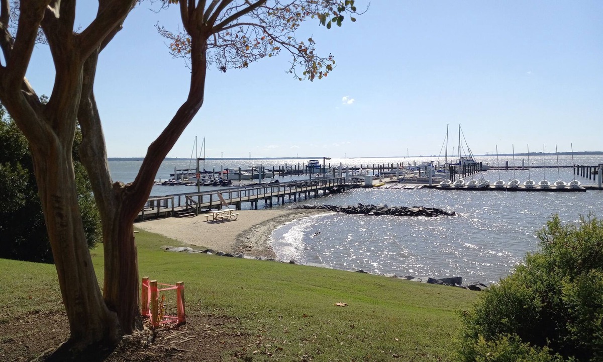 Kingsmill Apartment | Lovely large room by river in "Kingsmill on the James"
