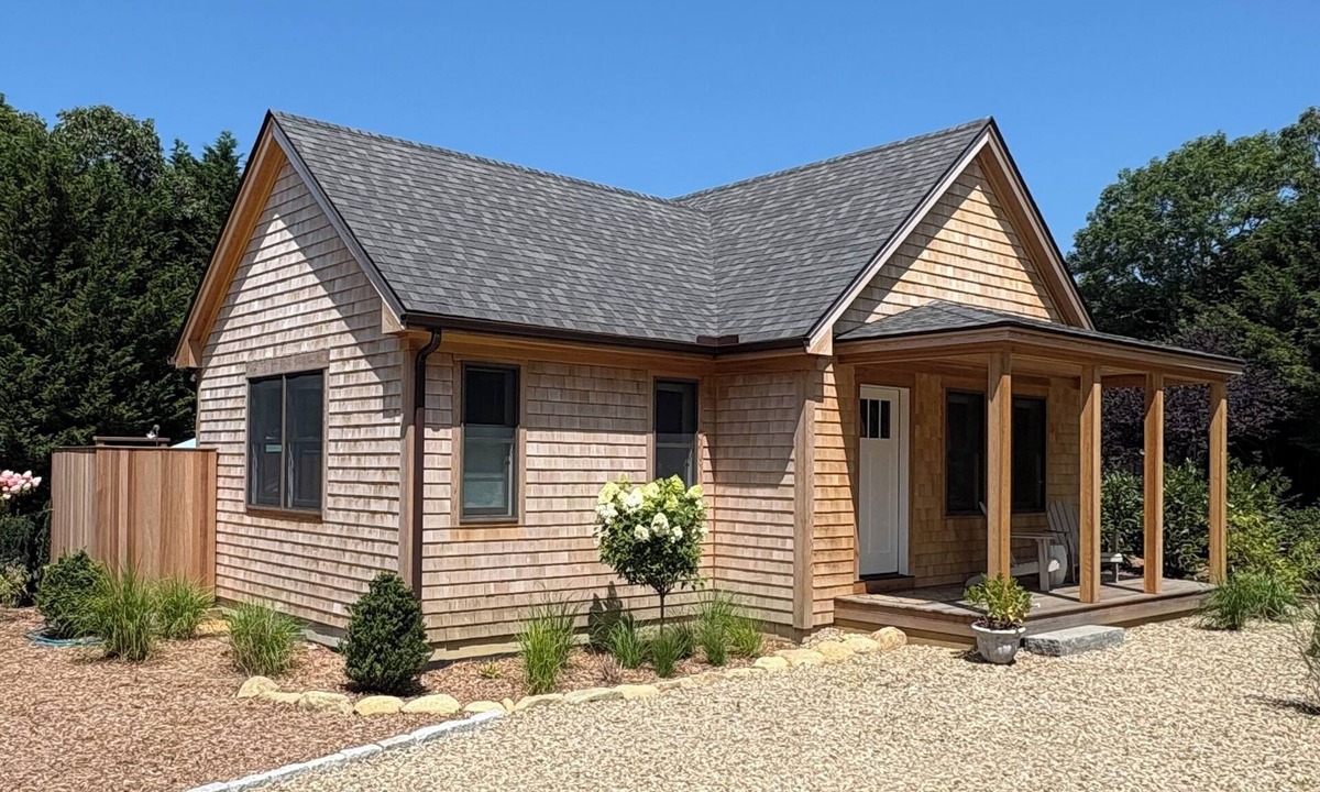 Edgartown Cottage | Lovely one bedroom cottage for a relaxing vineyard getaway.