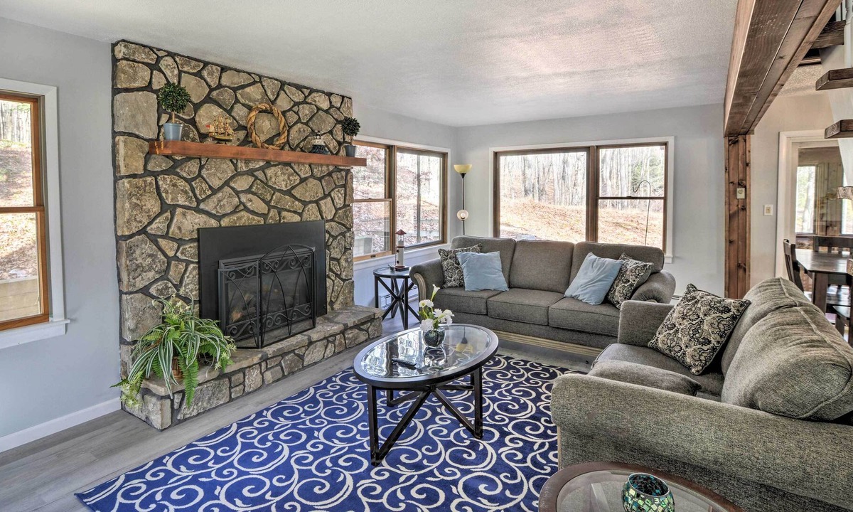 Alpine Lake House | Lovely Terra Alta Retreat w/ Resort Perks!