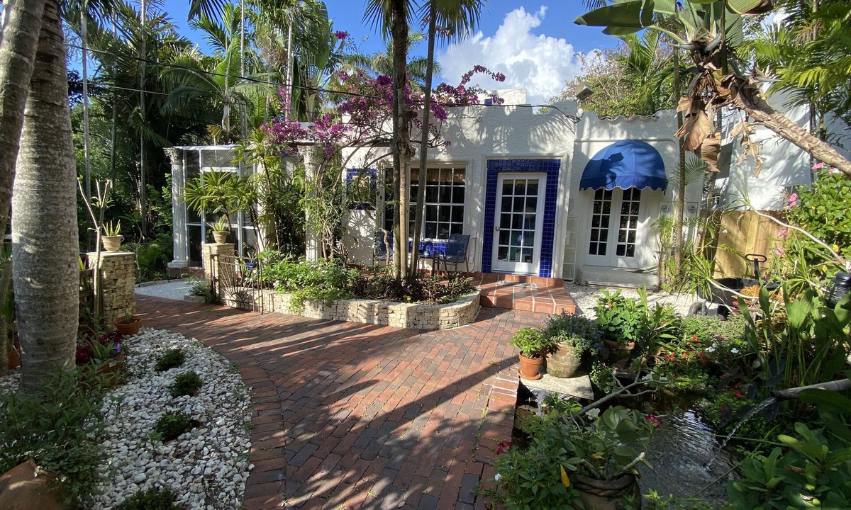 Coconut Grove House | LT PROMO!🐕‍🦺❤💗GROVE HOUSE BIG FENCED YARD Idyllic location-Pets