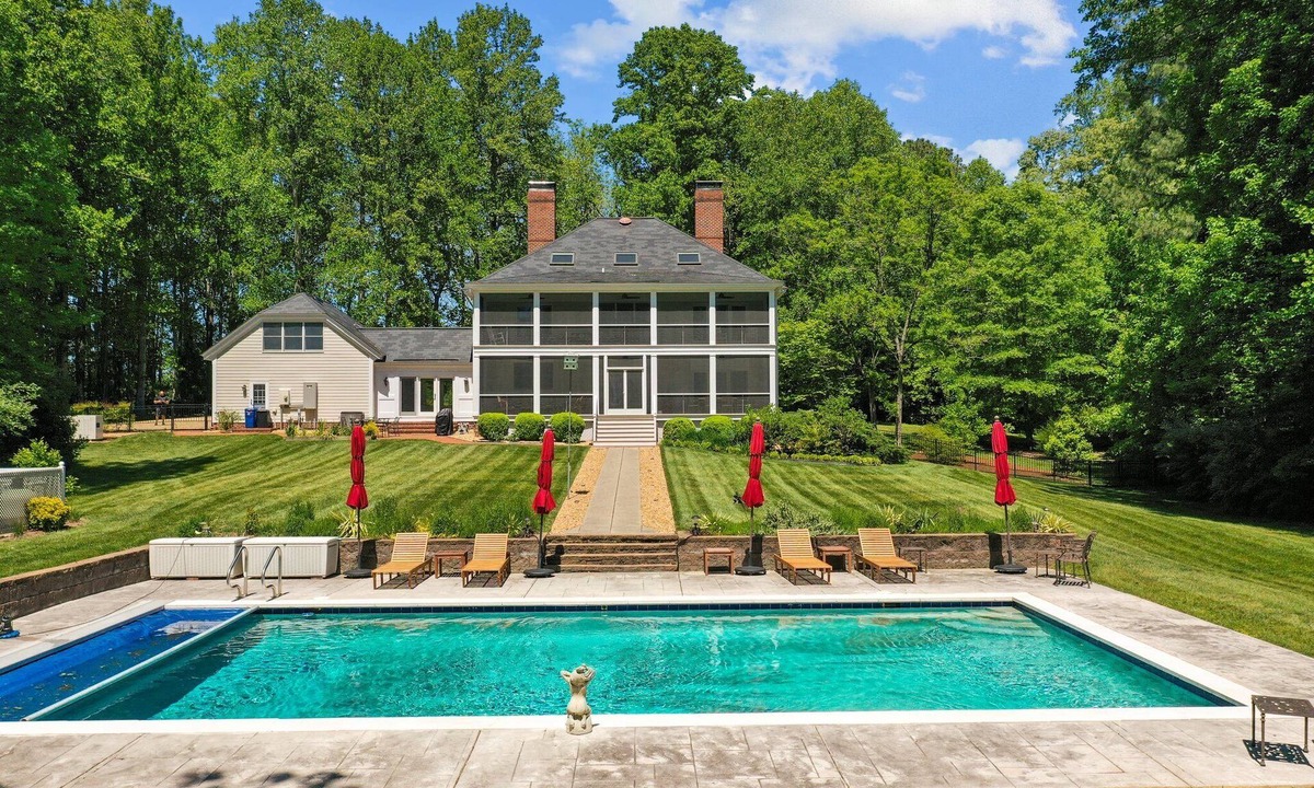 Weems House | Lucky Dog River House - Luxury 4 Bedroom/4.5 Bath - Guest Suite, Pool & Dock