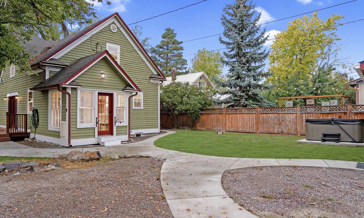 Kalispell House | Lux Kalispell Farmhouse w/Large Hot Tub