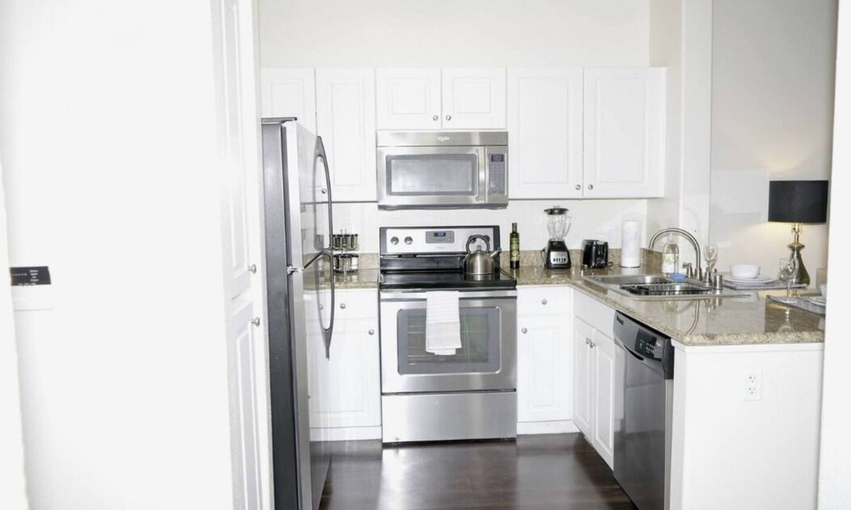Downtown Long Beach Apartment | Lux LBC-Downtown! Cozy! Walk to major attractions!