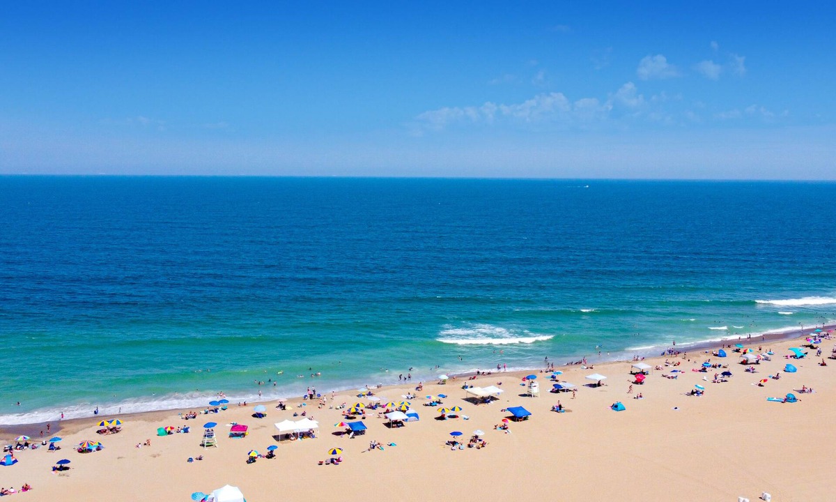 Sandbridge Condo | Luxe, 2-story condo with ocean views, balcony, fast WiFi & on-site pool/gym