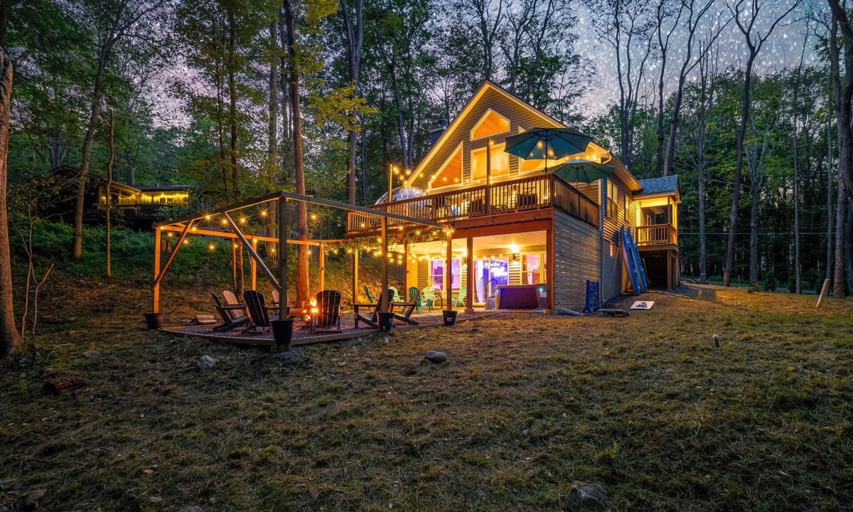 Gouldsboro Ski Chalet | Luxe Chalet w/Dome~Hot Tub~Theater~Game Room~Lake