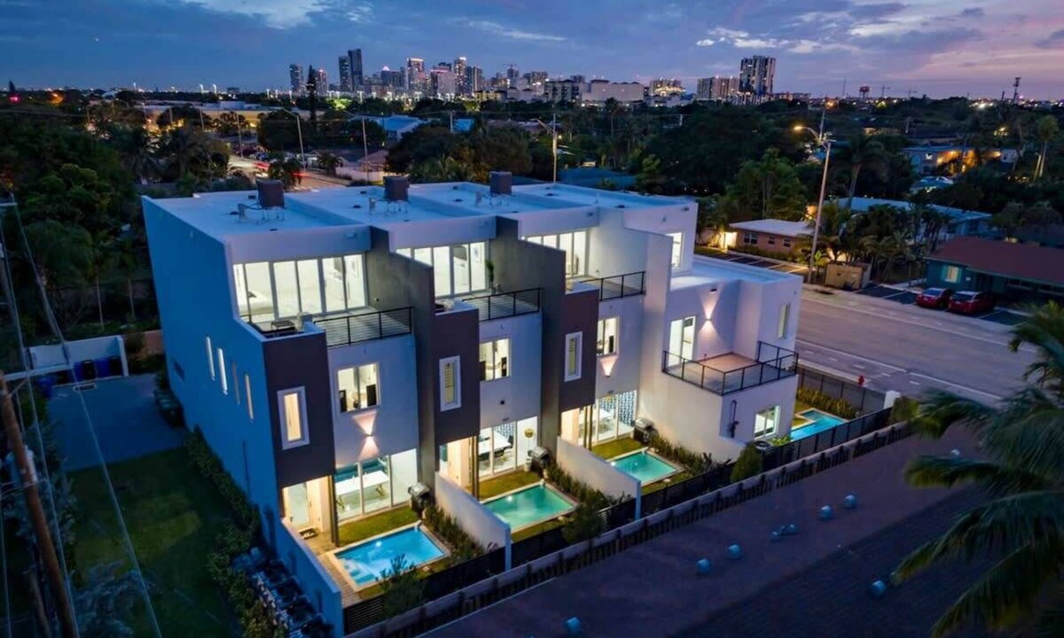 Lake Ridge House | Luxe NEW Modern Home with Pool
