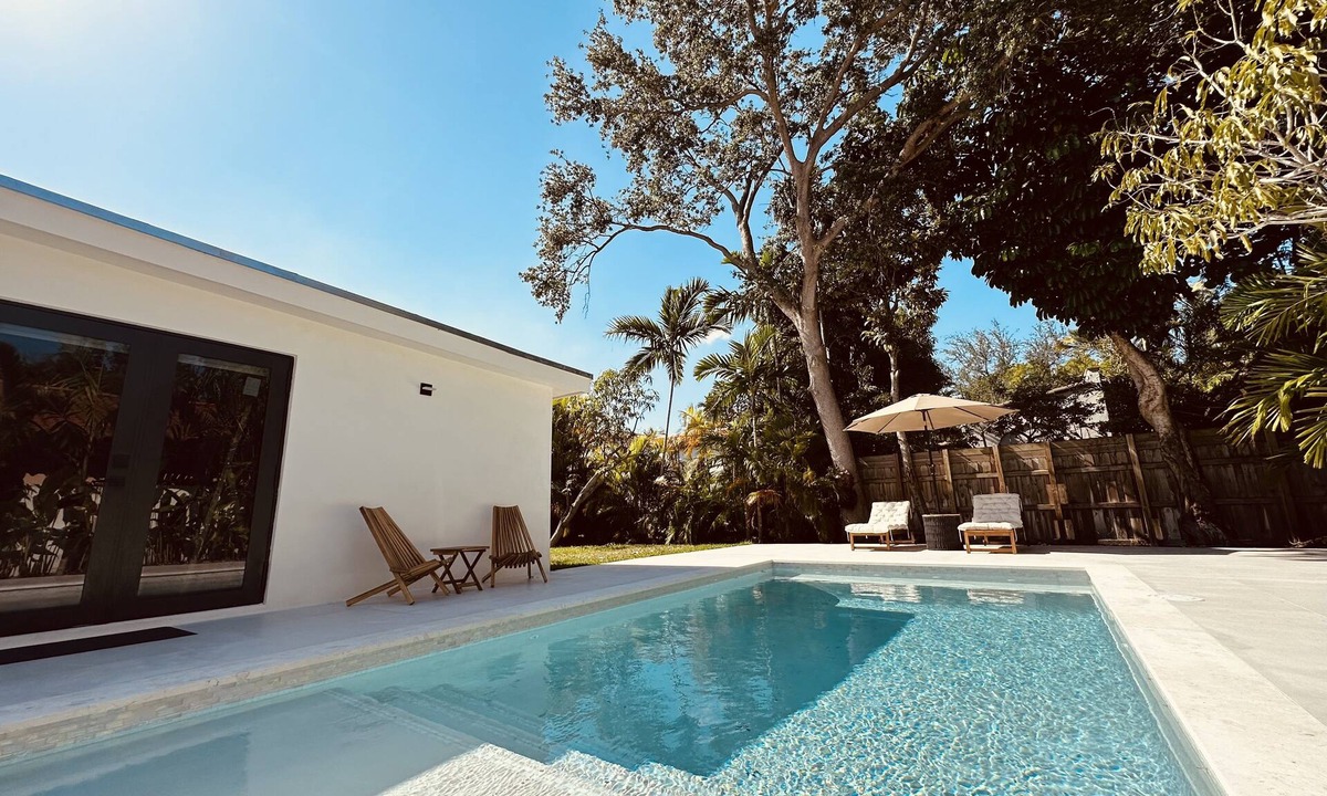 Coral Way Villa | LUXE VILLA/Heated Pool/2 ,im to Brickell/NEW Construction