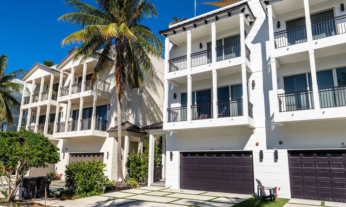 North Beach Villa | Luxurious 4 Bedroom Beach Villa steps from Hollywood Beach