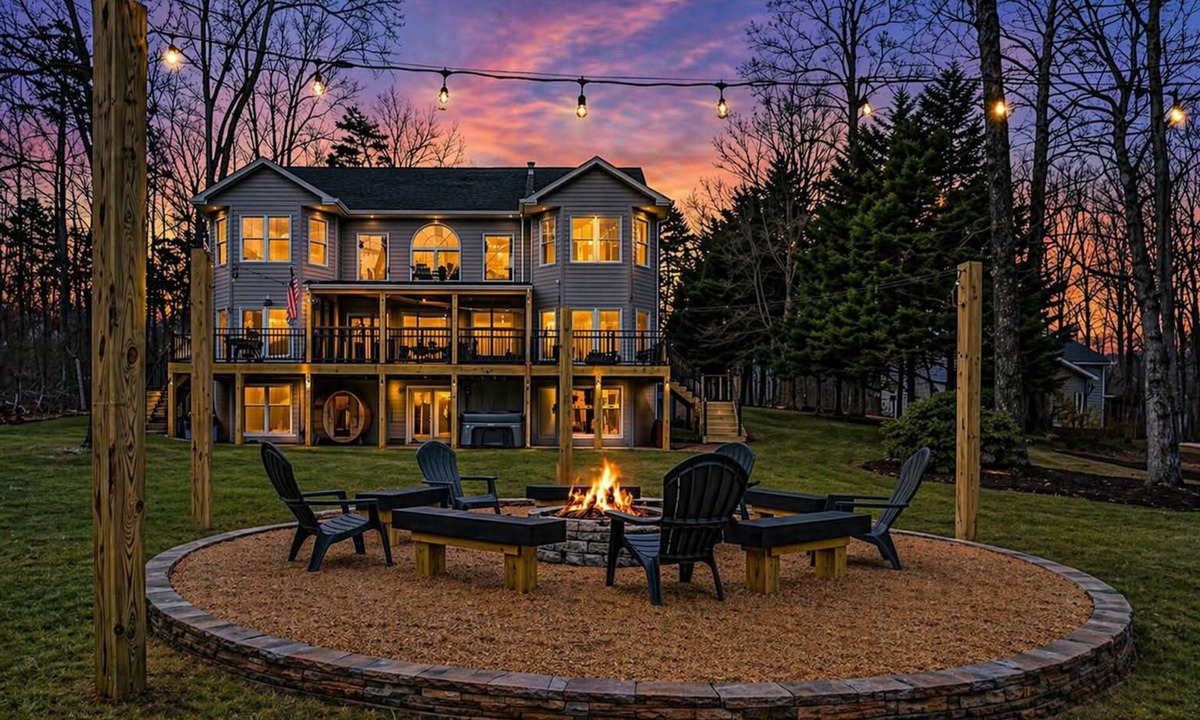 Lakeside Woods House | Luxurious 8-Bed Lakefront Retreat with Private Beach, Hot Tub & Sauna!