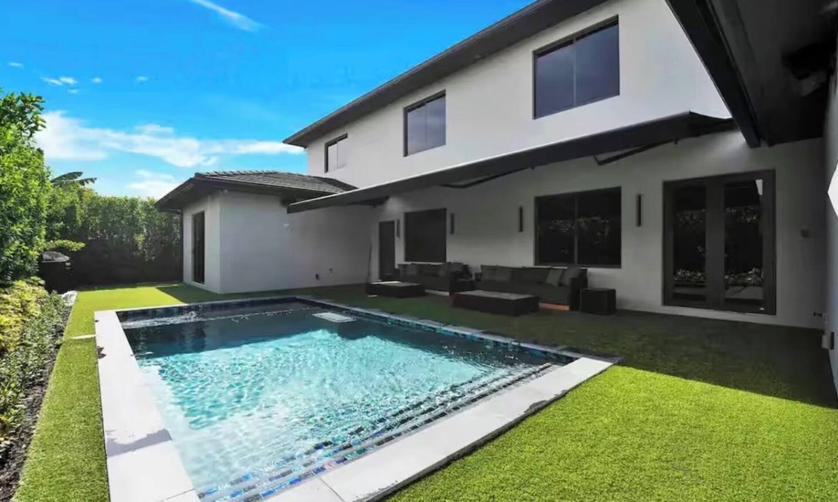 Miami Gardens House | Luxurious Miami Home with/5-bedroom house and Pool
