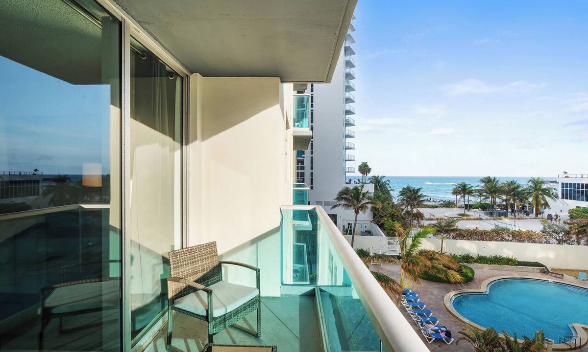 Hollywood South Central Beach Condo | Luxurious Oceanfront Condo –Unmatched Views & Resort-Style Living-20 min to FIFA