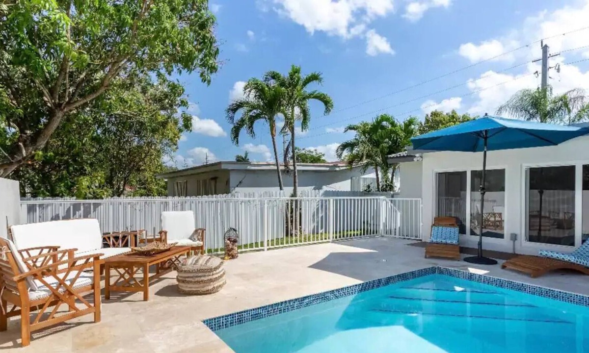 Hallandale Beach Villa | Luxurious Renovated Villa With Heated Pool