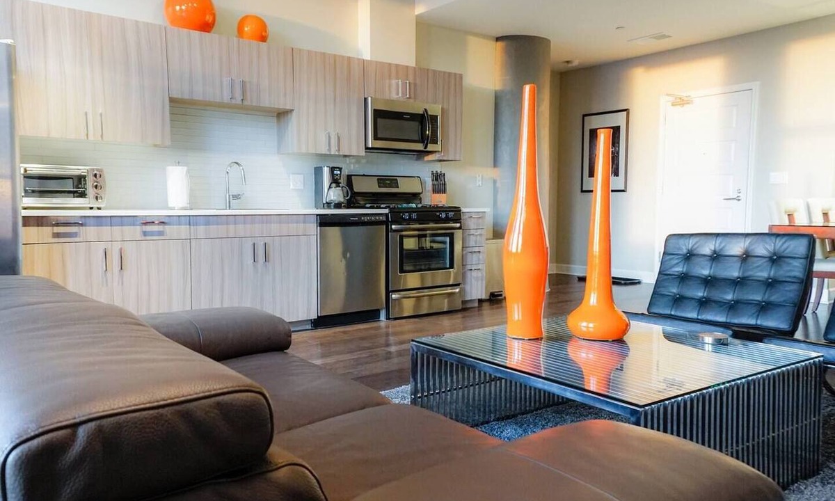 Central Business District Apartment | Luxurious Sibley Square Penthouse Level Apartment