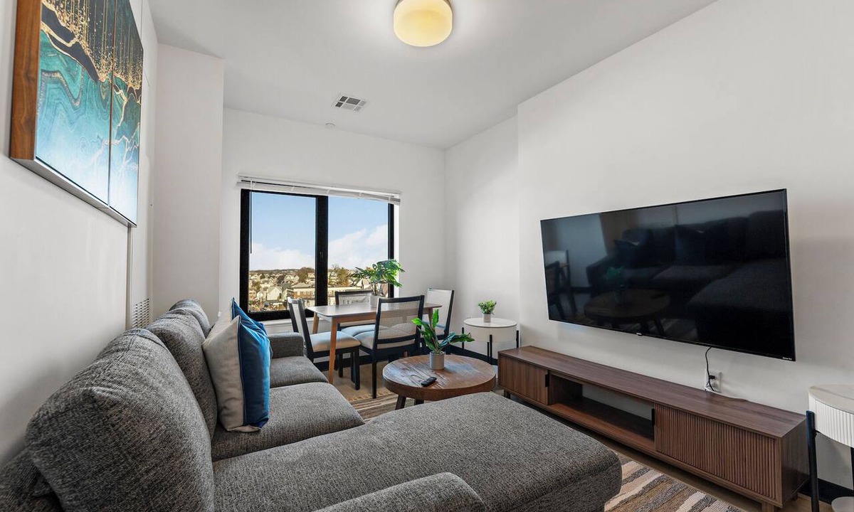 Everett Apartment | Luxury 1BR near Boston mfrk