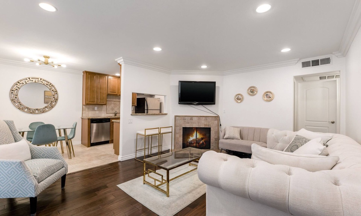 North Hollywood Condo | Luxury 2-Bedroom Condo in Studio City